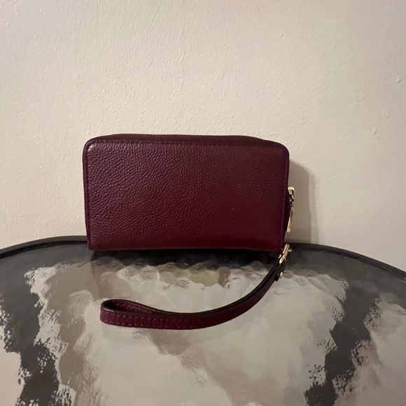 Michael Kors Large Burgundy/Merlot Pebble Leather Wristlet Wallet - Picture 2 of 4